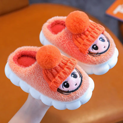 Pantuflas cálidas de dibujos animados para niños en el interior