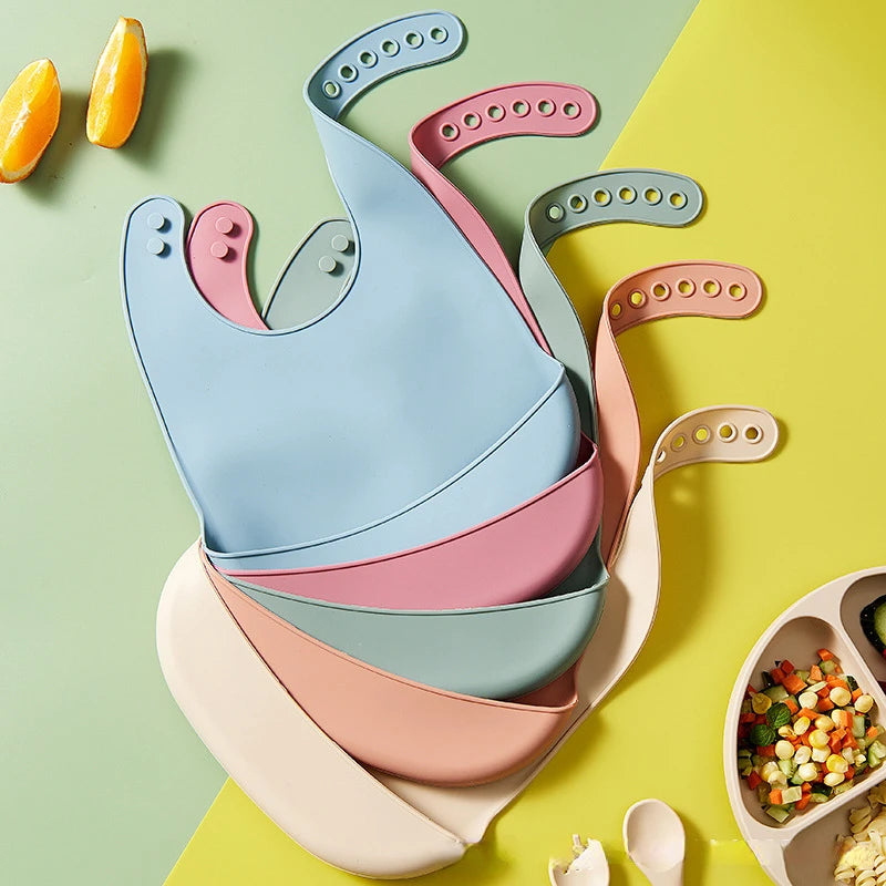 Bavaglino in silicone per neonati con tasca multivariante