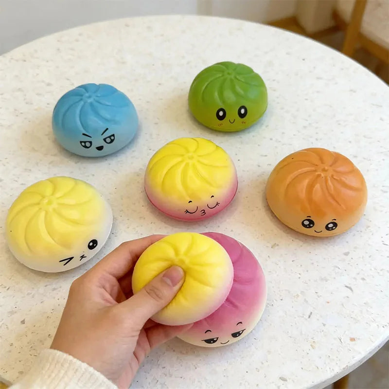 Petit pain mou anti-stress à couleur mystère – Jouet à remontée lente