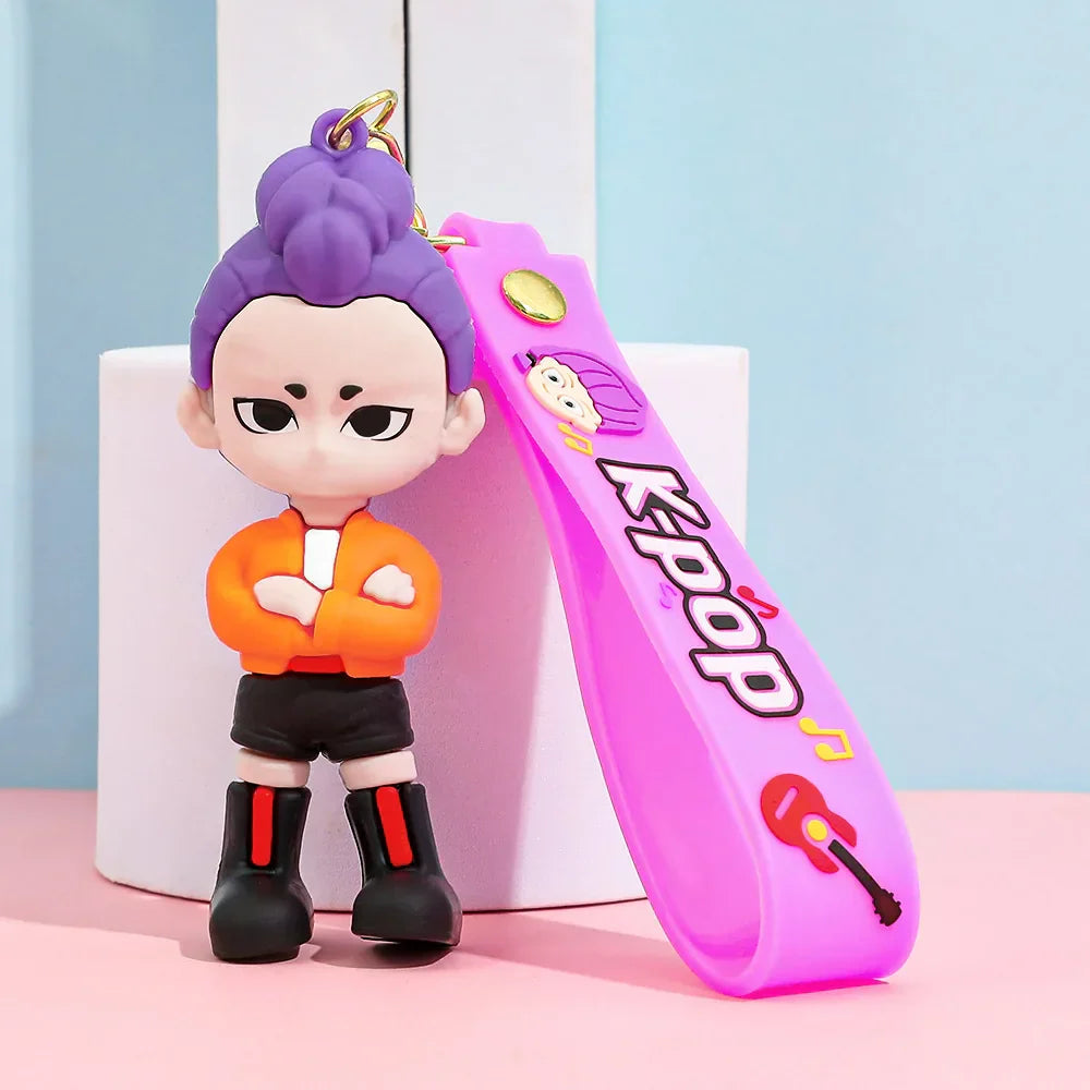 Trendi privjesak za ključeve s figurom KPop-a – kolekcionarski komad
