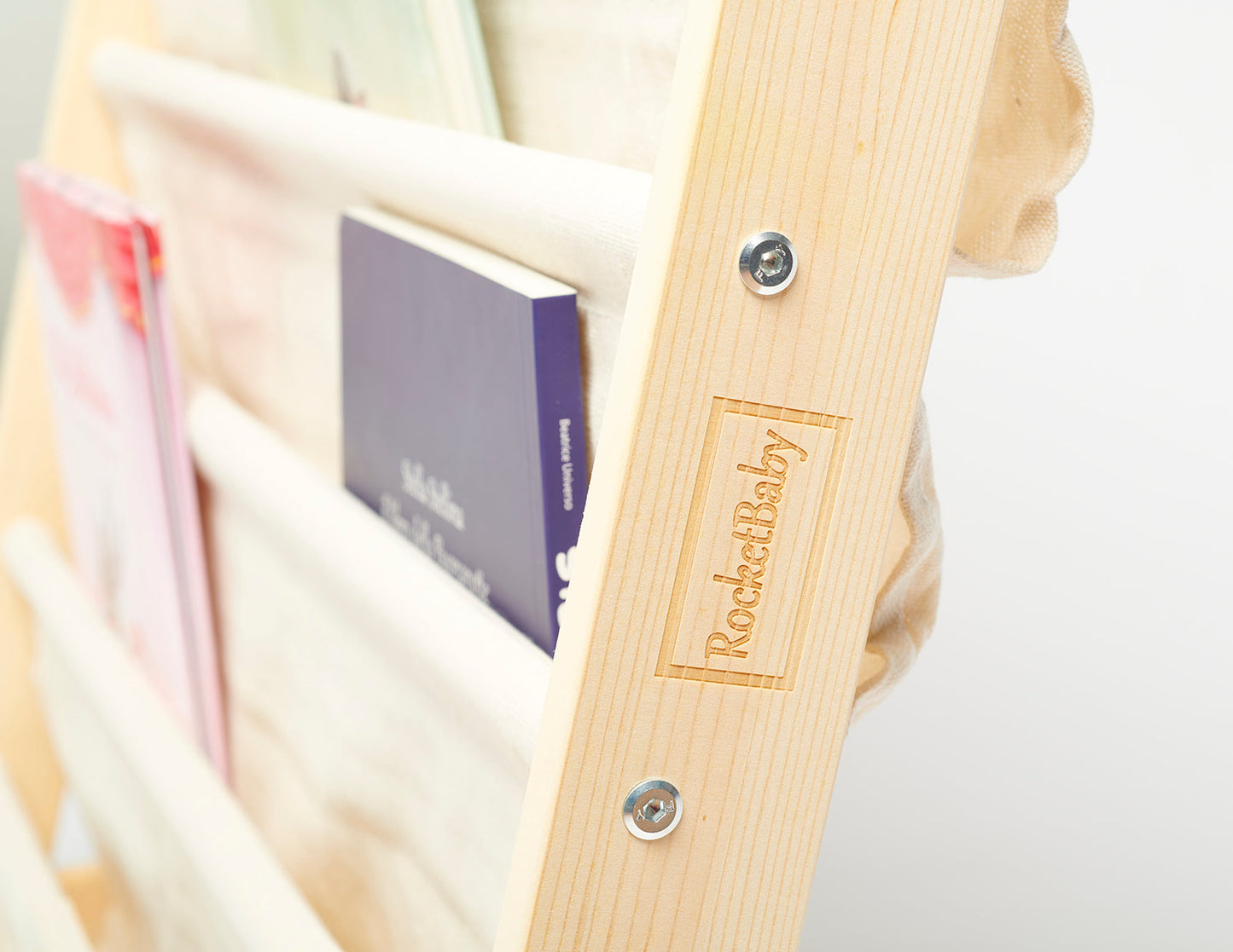 Estantería frontal inspirada en Montessori