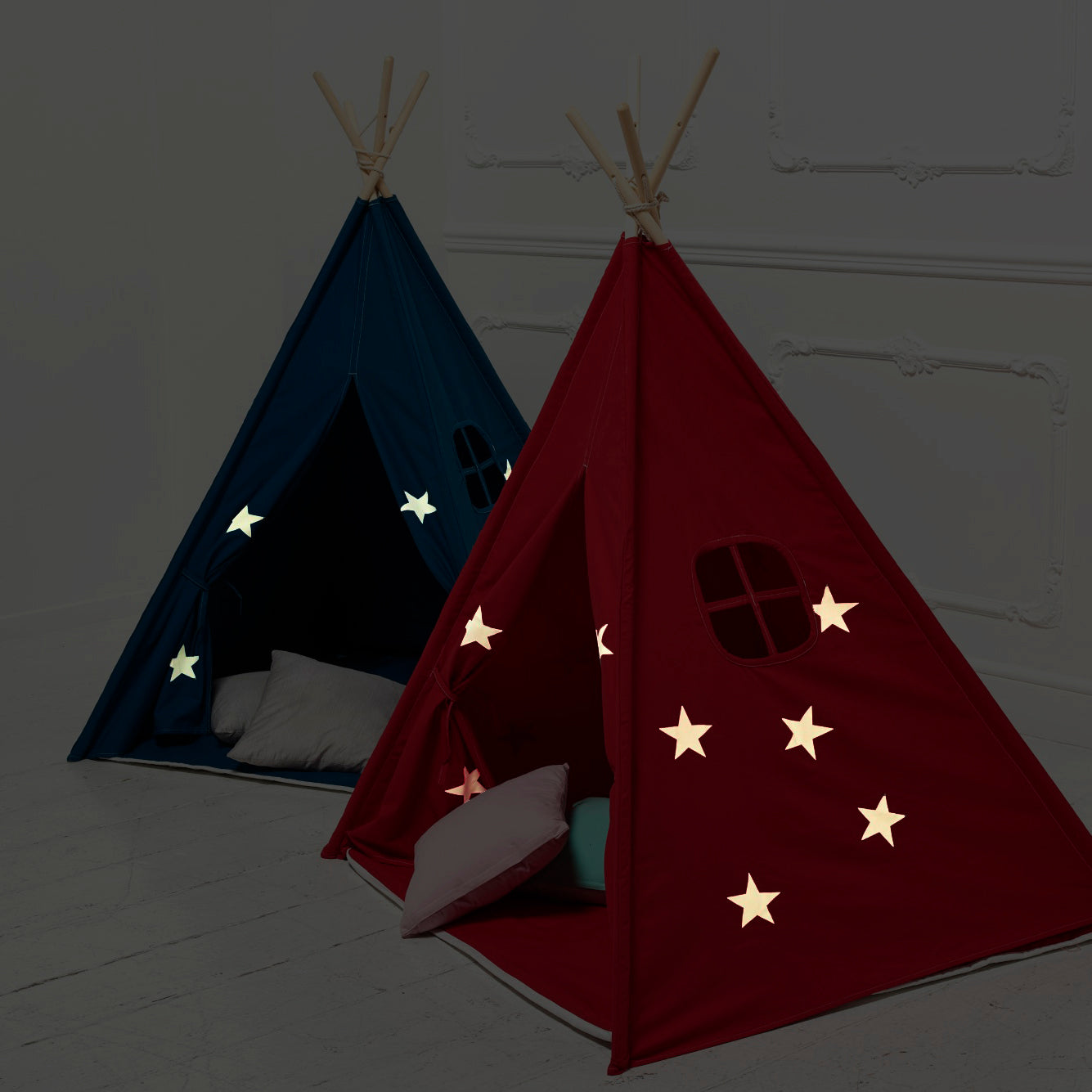 Tienda de juegos tipi estrellas rojas y fluorescentes con cojín