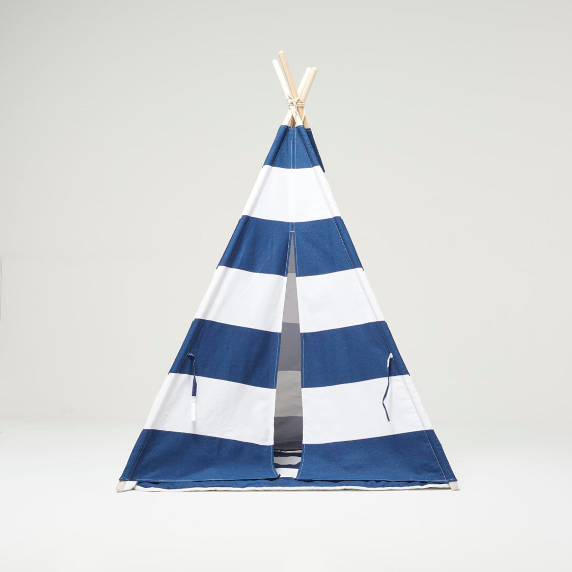 Tenda da gioco Teepee a strisce blu e bianche con cuscino
